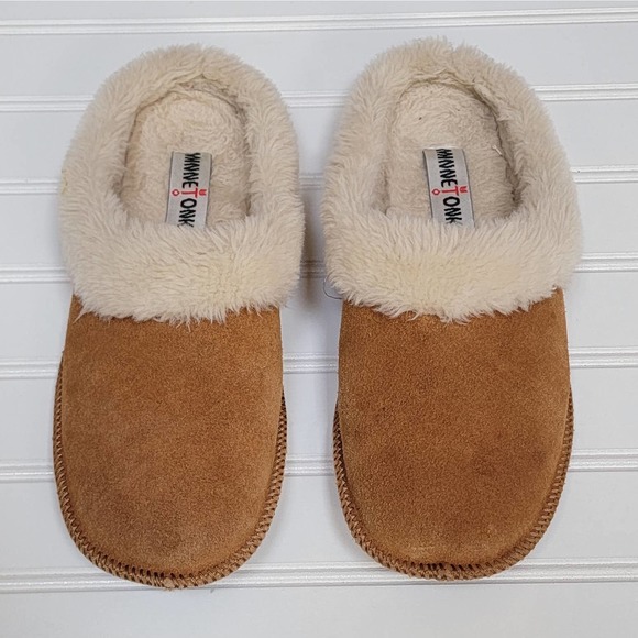 Minnetonka Women's Slippers - Picture 3 of 11
